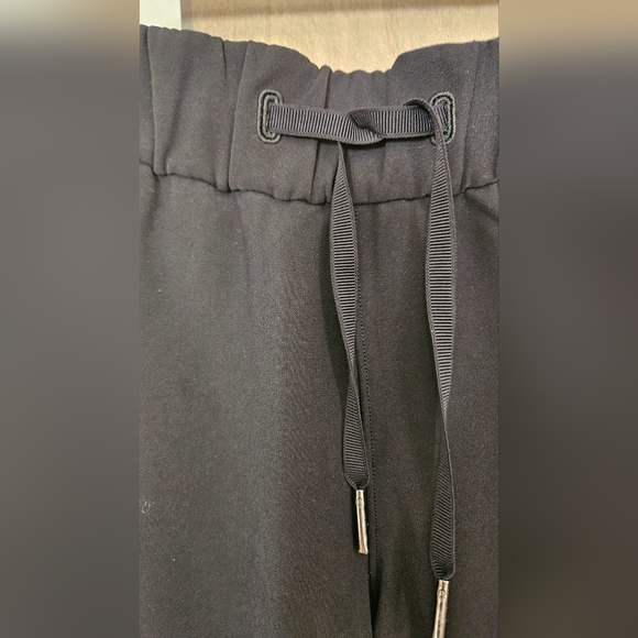 LULULEMON On the Fly Pant in black. Size 2 - Picture 10 of 16